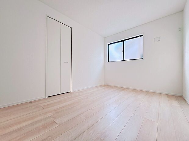 書斎や寝室へと変わっていくこの1室にどうアレンジするか、それを想像するだけで夢が膨らみますね。