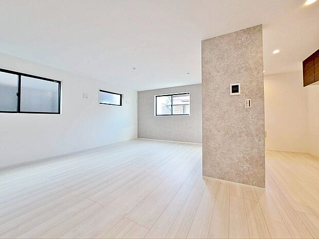 忙しく過ぎゆく日常を置き去るほど、ゆったりした時間が流れるリビング。