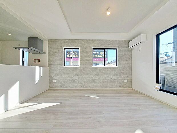 忙しく過ぎゆく日常を置き去るほど、ゆったりした時間が流れるリビング。