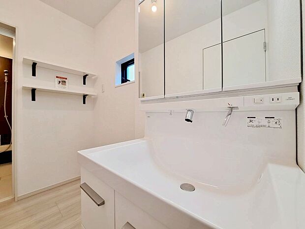 何かと物が増える場所だからこそ、スッキリと見映えの良い空間に。