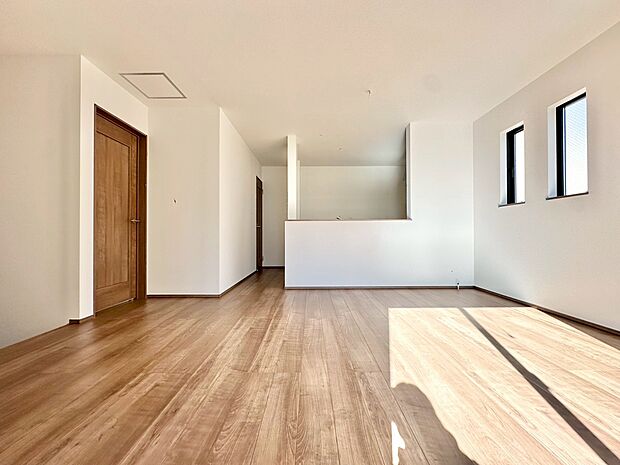 忙しく過ぎゆく日常を置き去るほど、ゆったりした時間が流れるリビング。