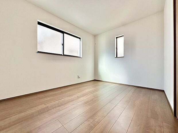 ベッドも十分に設置するスペースがあります。