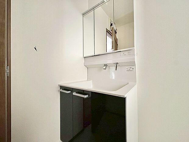 何かと物が増える場所だからこそ、スッキリと見映えの良い空間に。