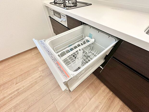 家事の時短に役立つ食洗機。省スペースのビルトインタイプを採用致しました。