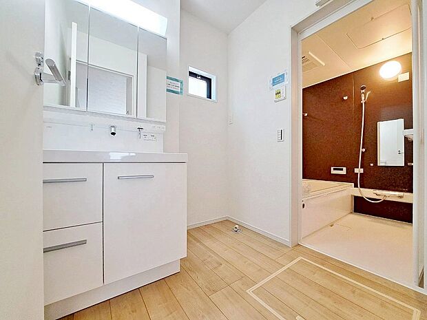 何かと物が増える場所だからこそ、スッキリと見映えの良い空間に。