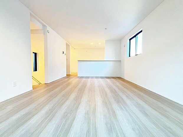 忙しく過ぎゆく日常を置き去るほど、ゆったりした時間が流れるリビング。