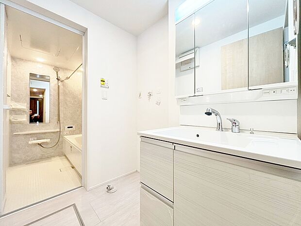 何かと物が増える場所だからこそ、スッキリと見映えの良い空間に。