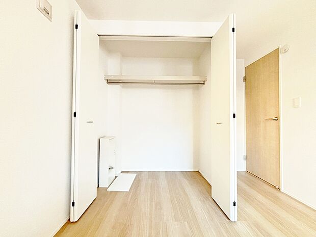 居室にはクローゼットがあり、荷物もスッキリ収納して快適にお過ごしいただけます。