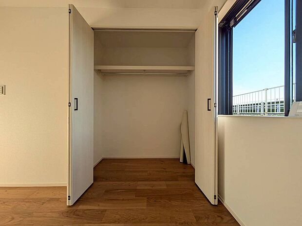 居室にはクローゼットがあり、荷物もスッキリ収納して快適にお過ごしいただけます。