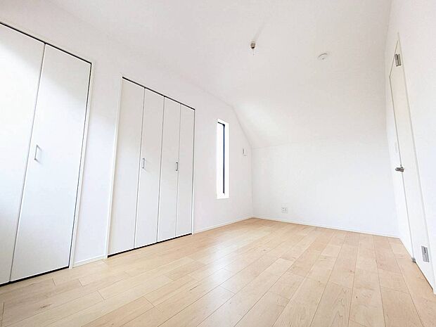 ベッドも十分に設置するスペースがあります。