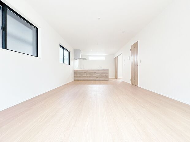 忙しく過ぎゆく日常を置き去るほど、ゆったりした時間が流れるリビング。