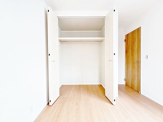 居室にはクローゼットがあり、荷物もスッキリ収納して快適にお過ごしいただけます。