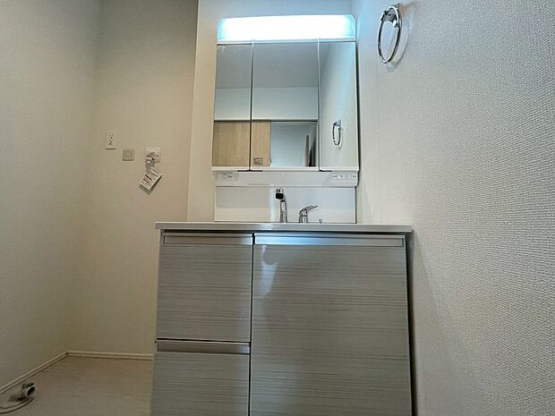 何かと物が増える場所だからこそ、スッキリと見映えの良い空間に。