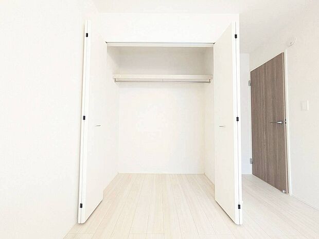 居室にはクローゼットがあり、荷物もスッキリ収納して快適にお過ごしいただけます。