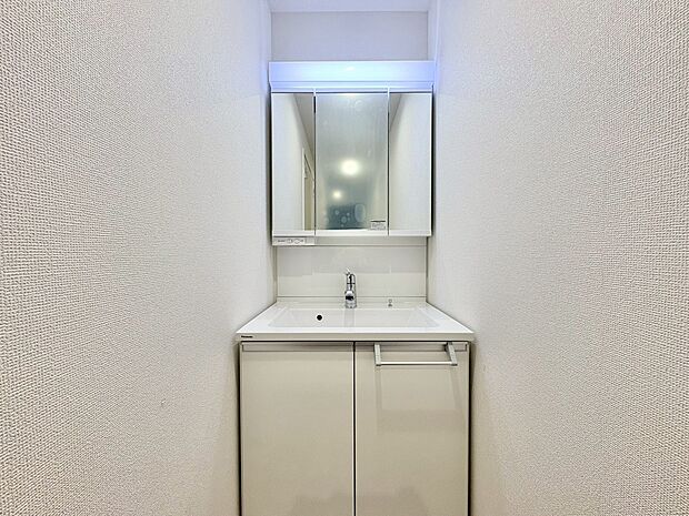 何かと物が増える場所だからこそ、スッキリと見映えの良い空間に。