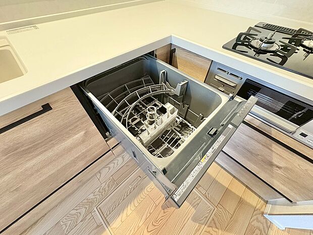 家事の時短に役立つ食洗機。省スペースのビルトインタイプを採用致しました。