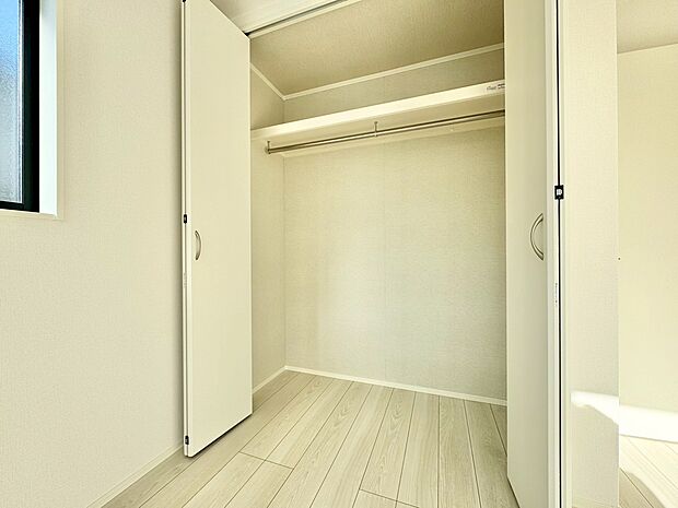 居室にはクローゼットがあり、荷物もスッキリ収納して快適にお過ごしいただけます。