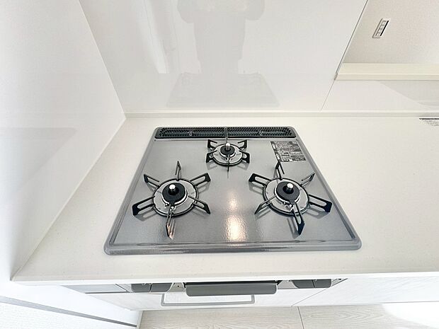 3口コンロで、お料理の効率もアップ。使い勝手の良さを考えました。