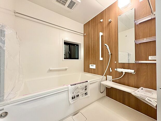 一日の疲れを癒すバスルームは、心地よいリラックスを叶える清潔感溢れる空間です。