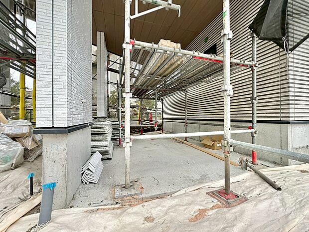 本物件の駐車スペースです。車種制限のある場合もございますので、お気軽にお問い合わせくださいませ。