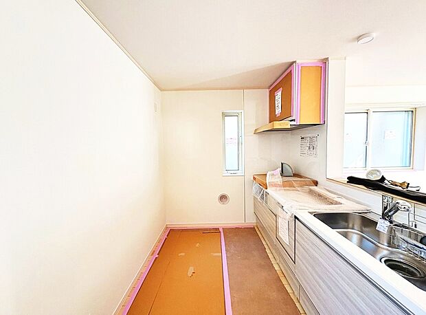 スマートな意匠と充実の機能を備えたキッチンが、暮らしにおいしい彩りを添えます。