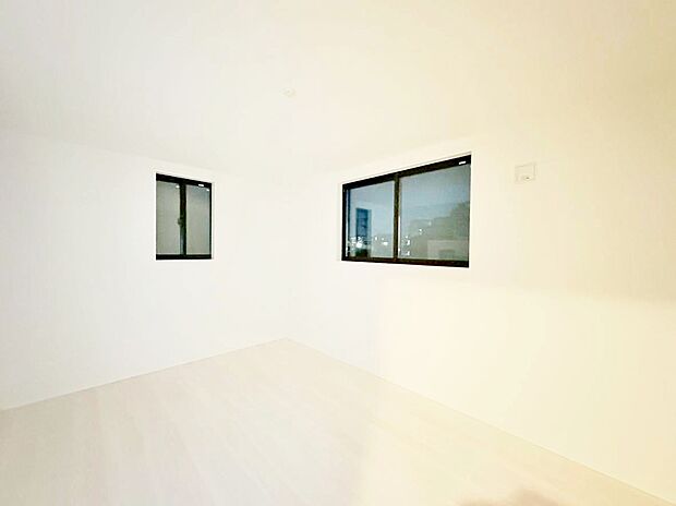 ベッドも十分に設置するスペースがあります。