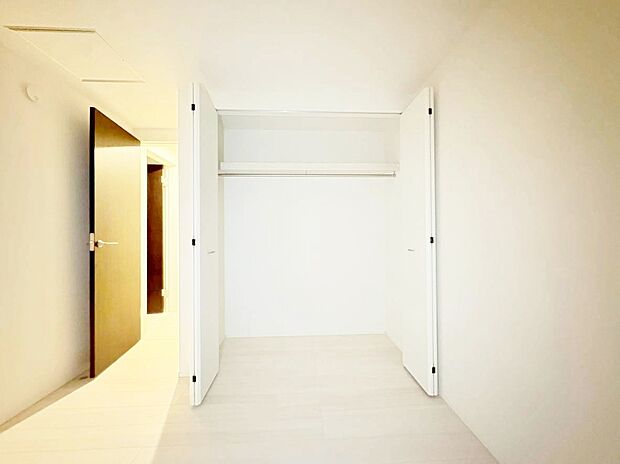 居室にはクローゼットがあり、荷物もスッキリ収納して快適にお過ごしいただけます。