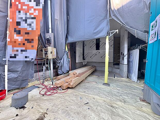 (建設中)本物件の駐車スペースです。車種制限のある場合もございます。