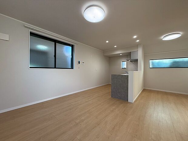 忙しく過ぎゆく日常を置き去るほど、ゆったりした時間が流れるリビング。