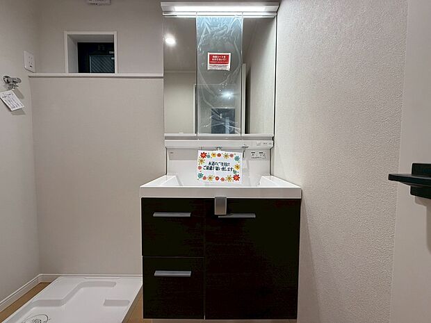 何かと物が増える場所だからこそ、スッキリと見映えの良い空間に。