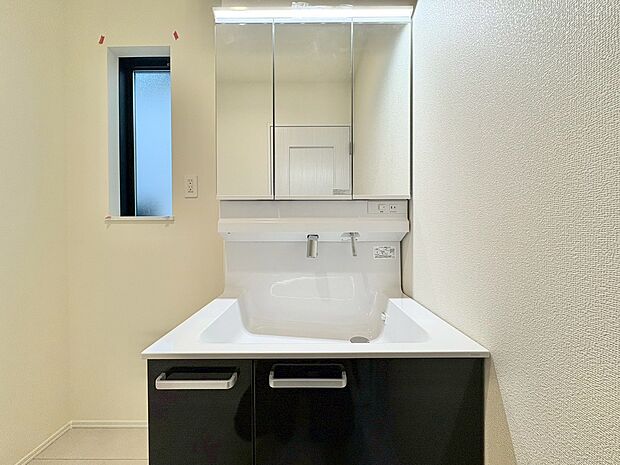 何かと物が増える場所だからこそ、スッキリと見映えの良い空間に。