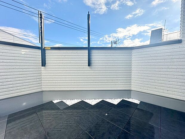 暮らしの中で、光と風を演出してくれるバルコニー。