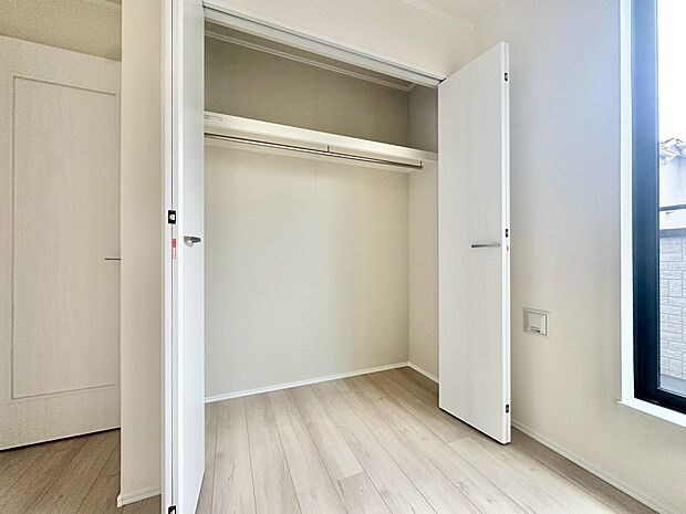 居室にはクローゼットがあり、荷物もスッキリ収納して快適にお過ごしいただけます。