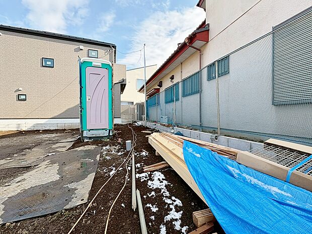 本物件の駐車スペースです。車種制限のある場合もございますので、お気軽にお問い合わせくださいませ。