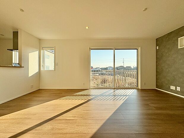 忙しく過ぎゆく日常を置き去るほど、ゆったりした時間が流れるリビング。