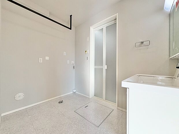 清潔感と心地よさを重視した、上質感漂うパウダールーム。