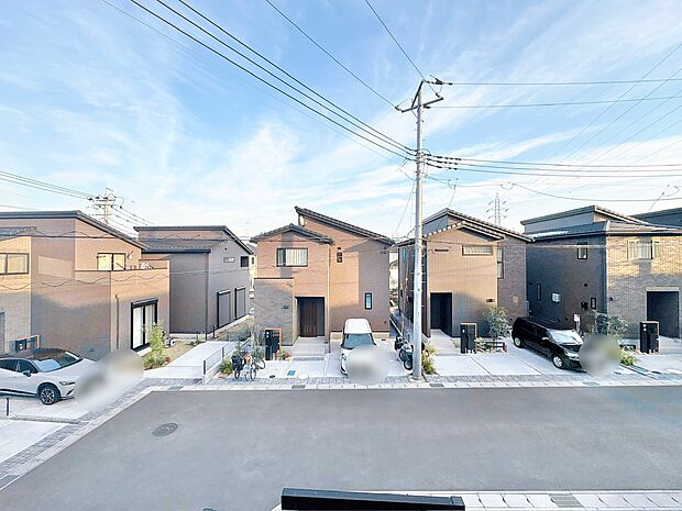 窓を開けると広がる青空。心をリフレッシュして日々を過ごしていきましょう。