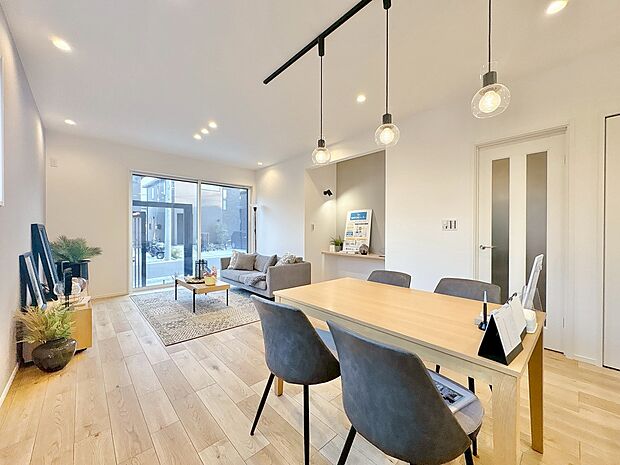 飾り過ぎないシンプルな内装と偏り過ぎないデザインで統一しました。