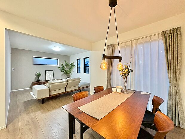 居心地の良い空気感は、暮らしのステージを彩り、心からのやすらぎと満足感を与えてくれます。