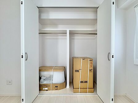 居室にはクローゼットがあり、荷物もスッキリ収納して快適にお過ごしいただけます。