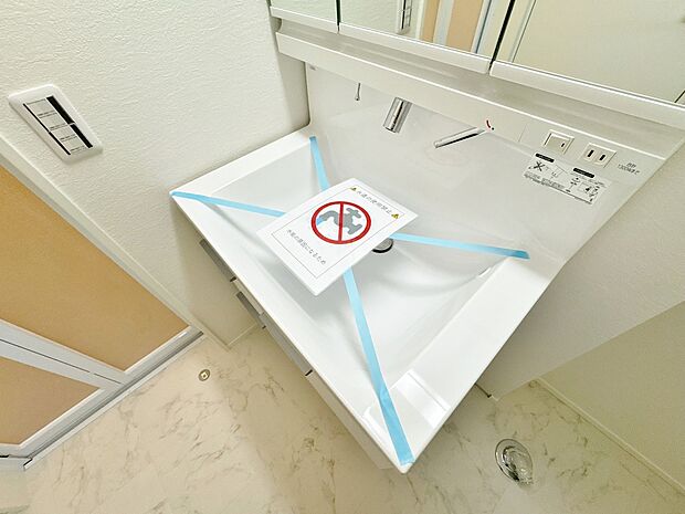 何かと物が増える場所だからこそ、スッキリと見映えの良い空間に。