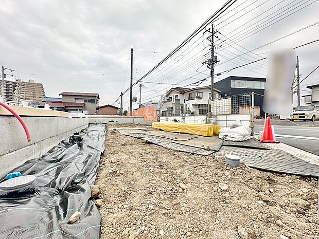 本物件の駐車スペースです。車種制限のある場合もございますので、お気軽にお問い合わせくださいませ。
