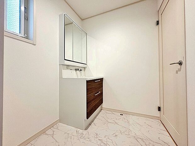 何かと物が増える場所だからこそ、スッキリと見映えの良い空間に。