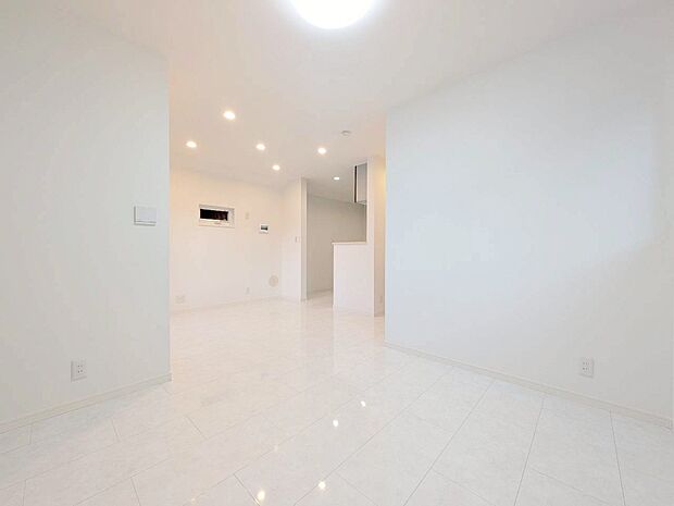 忙しく過ぎゆく日常を置き去るほど、ゆったりした時間が流れるリビング。