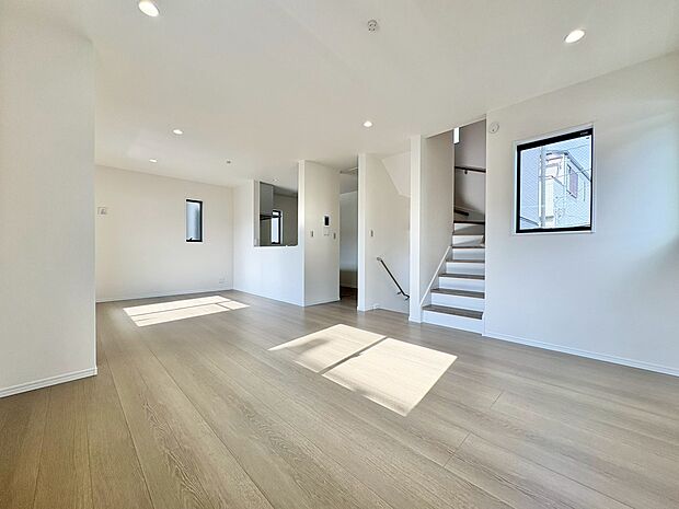 忙しく過ぎゆく日常を置き去るほど、ゆったりした時間が流れるリビング。