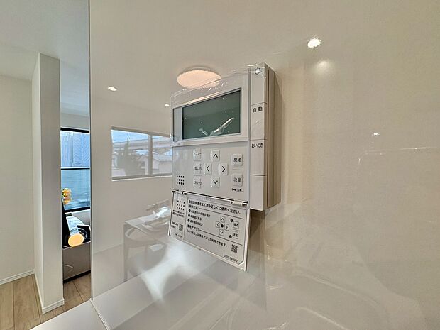 見やすい画面で操作しやすい給湯パネルです。