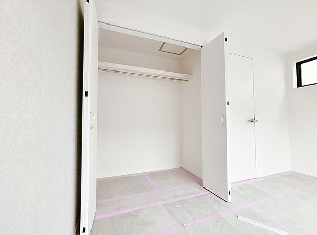 居室にはクローゼットがあり、荷物もスッキリ収納して快適にお過ごしいただけます。