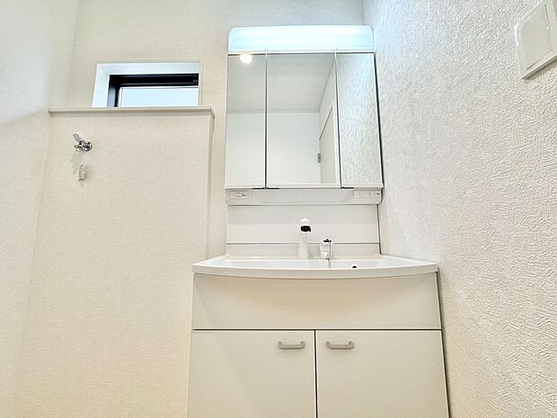 何かと物が増える場所だからこそ、スッキリと見映えの良い空間に。