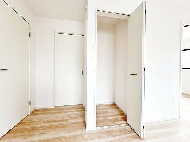 居室にはクローゼットがあり、荷物もスッキリ収納して快適にお過ごしいただけます。