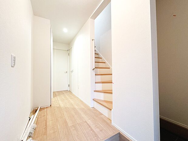 シューズボックスを完備した玄関です。